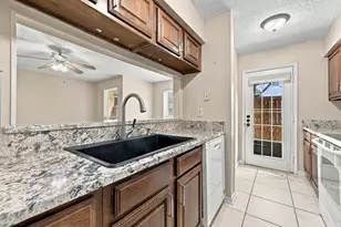 2103 Friendly Dr, Arlington, TX 76011 - Photo 10