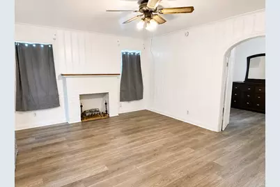 1100 W Waggoman Street, Fort Worth, TX 76110 - Photo 6