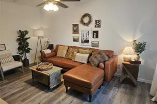 603 Donley Dr, Euless, TX 76039 - Photo 2