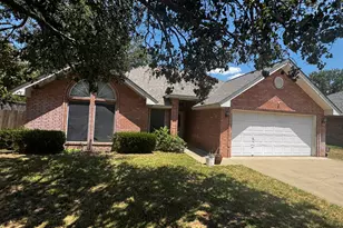 1449 Oakwood Dr, Stephenville, TX 76401 - Photo 1