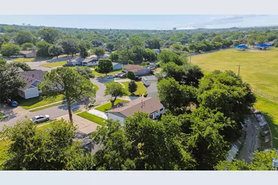 2818 Lowell Drive, Irving, TX 75062 - Photo 36