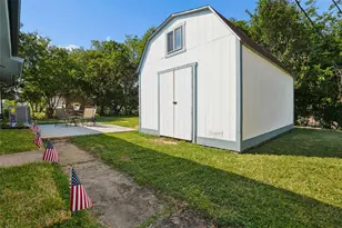 2818 Lowell Dr, Irving, TX 75062 - Photo 24