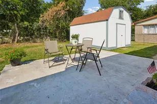 2818 Lowell Dr, Irving, TX 75062 - Photo 22