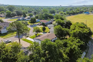 2818 Lowell Dr, Irving, TX 75062 - Photo 36