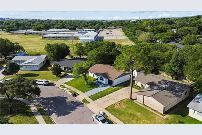 2818 Lowell Drive, Irving, TX 75062 - Photo 34