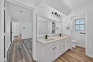 312 E Miller St, Burleson, TX 76028 - Photo 20