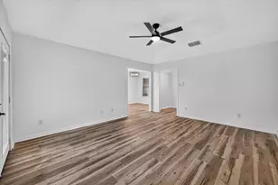 312 E Miller St, Burleson, TX 76028 - Photo 10