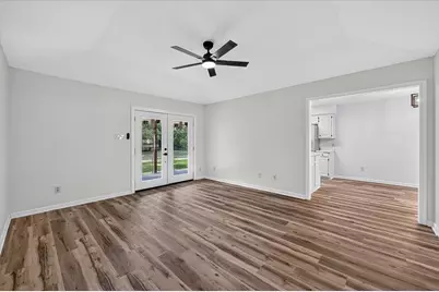 312 E Miller Street, Burleson, TX 76028 - Photo 2