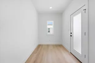 2015 California Dr, Dallas, TX 75204 - Photo 18