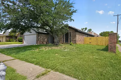 6057 Hillglen Drive, Watauga, TX 76148 - Photo 2