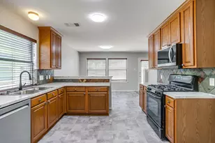2875 Grandview Dr, Grand Prairie, TX 75052 - Photo 8