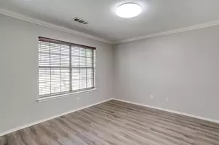 2875 Grandview Dr, Grand Prairie, TX 75052 - Photo 4