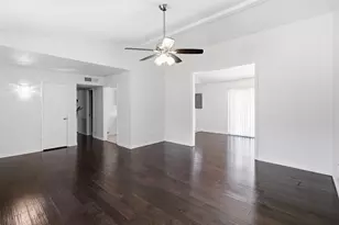 3709 Yaupon Dr, Grand Prairie, TX 75052 - Photo 6