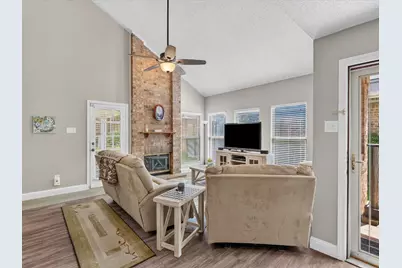 2107 Rose Cliff Lane, Carrollton, TX 75007 - Photo 4