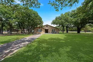 703 Robin Ln, Argyle, TX 76226 - Photo 14