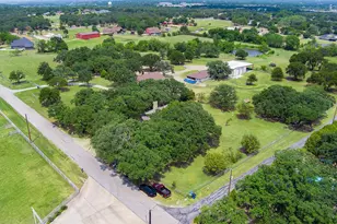 703 Robin Ln, Argyle, TX 76226 - Photo 2
