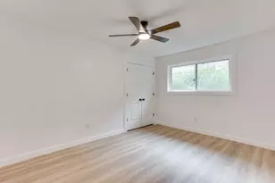 332 W Hallmark Dr, Fort Worth, TX 76134 - Photo 16