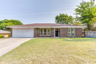 332 W Hallmark Drive, Fort Worth, TX 76134 - Photo 2