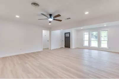 332 W Hallmark Drive, Fort Worth, TX 76134 - Photo 6