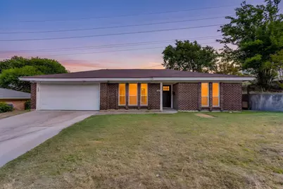 332 W Hallmark Drive, Fort Worth, TX 76134 - Photo 1