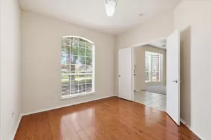 105 Dorsett Dr, Irving, TX 75063 - Photo 8