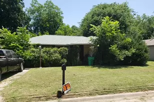 516 S Weaver St, Gainesville, TX 76240 - Photo 1