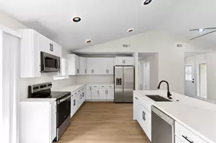1212 Stevens Ridge Dr, Dallas, TX 75211 - Photo 2