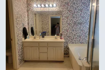 1817 Parkwood Drive, Grapevine, TX 76051 - Photo 8