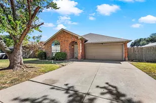 2804 Monthaven Dr, Arlington, TX 76001 - Photo 1