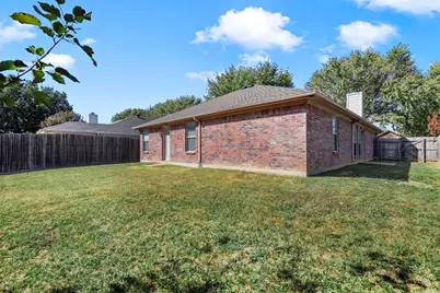 2804 Monthaven Drive, Arlington, TX 76001 - Photo 18