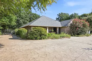 4044 Tortoise Ln, Fort Worth, TX 76135 - Photo 2