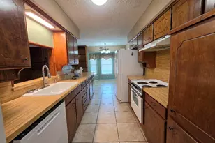 2024 Pebblecreek Dr, Cleburne, TX 76033 - Photo 6