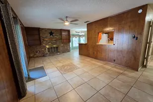 2024 Pebblecreek Dr, Cleburne, TX 76033 - Photo 4