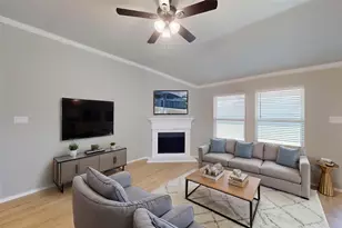 344 Coral Vine Ln, Burleson, TX 76028 - Photo 4