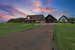 2407 Wills Way Dr, Granbury, TX 76049 - Photo 2