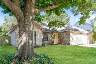 4742 Cornflower Dr, Arlington, TX 76018 - Photo 2