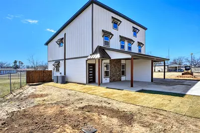 1304 Country Road, Whitesboro, TX 76273 - Photo 2