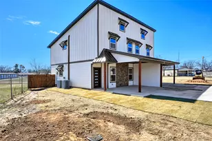 1304 Country Rd, Whitesboro, TX 76273 - Photo 2