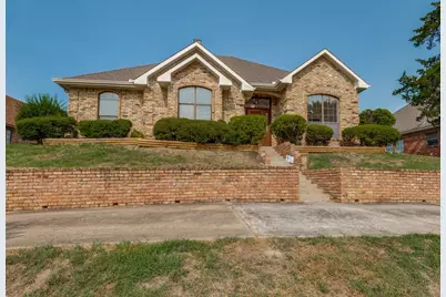 629 Bent Creek Drive, DeSoto, TX 75115 - Photo 2
