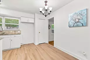 403 E Huitt Ln, Euless, TX 76040 - Photo 8