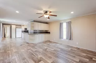 126 Starry Sky Ct, Springtown, TX 76082 - Photo 4