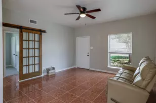 334 Peters St, Waxahachie, TX 75165 - Photo 6