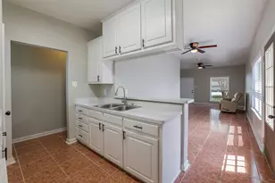 334 Peters St, Waxahachie, TX 75165 - Photo 10