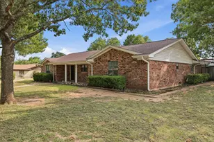 140 Towne W Dr, Lorena, TX 76655 - Photo 32