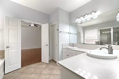 9718 Wolf Creek Drive, Irving, TX 75063 - Photo 22