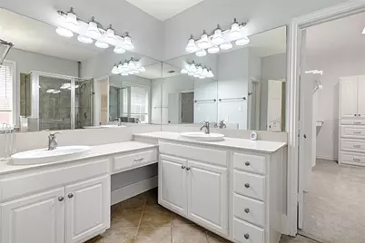9718 Wolf Creek Drive, Irving, TX 75063 - Photo 20