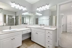 9718 Wolf Creek Dr, Irving, TX 75063 - Photo 20