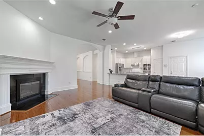 9718 Wolf Creek Drive, Irving, TX 75063 - Photo 10