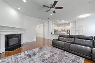 9718 Wolf Creek Dr, Irving, TX 75063 - Photo 10