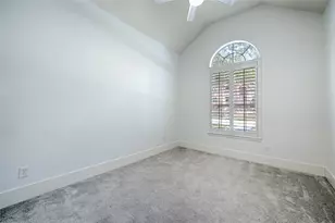 9718 Wolf Creek Dr, Irving, TX 75063 - Photo 26